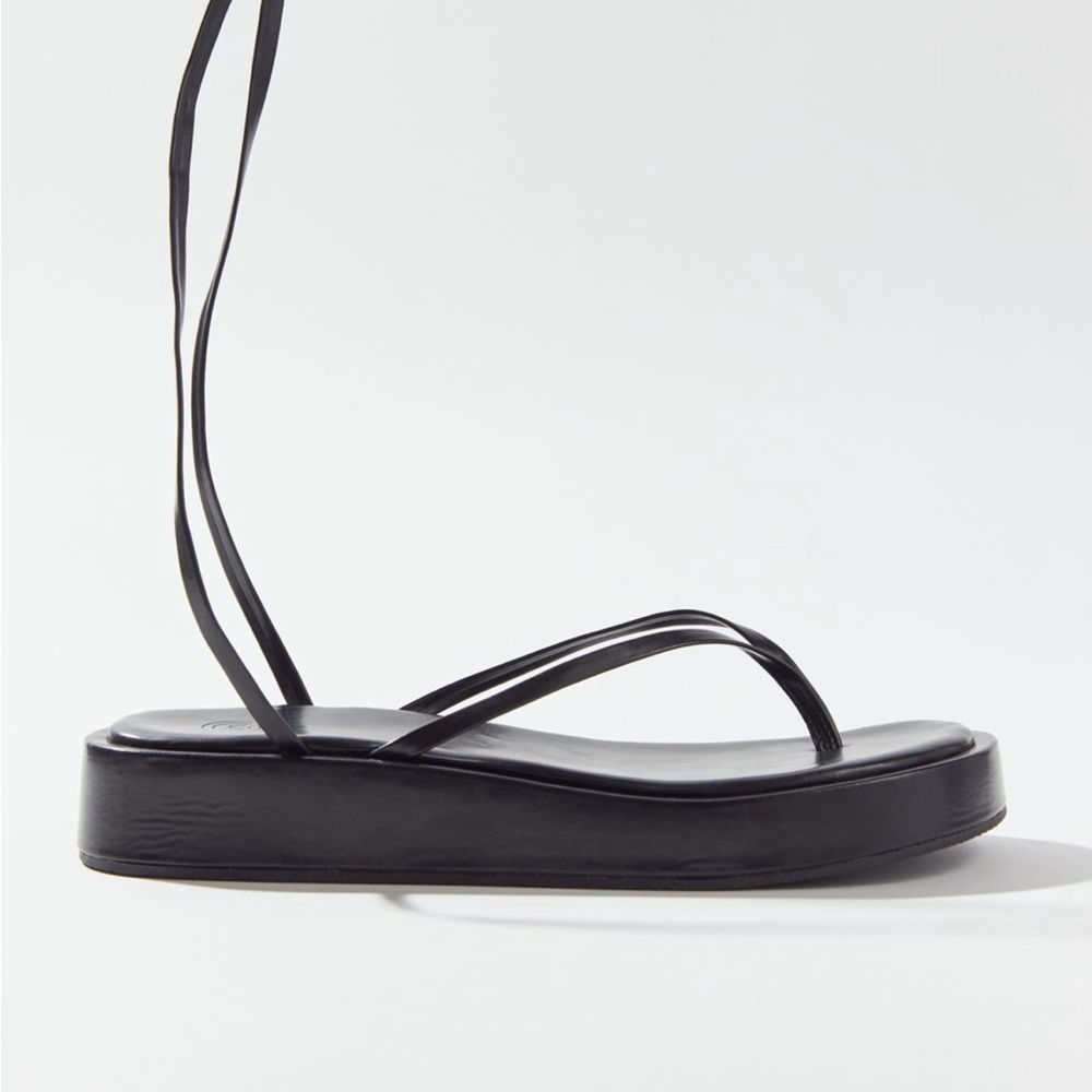 Urban Outfitters Jaida Platform sandal. Size 8